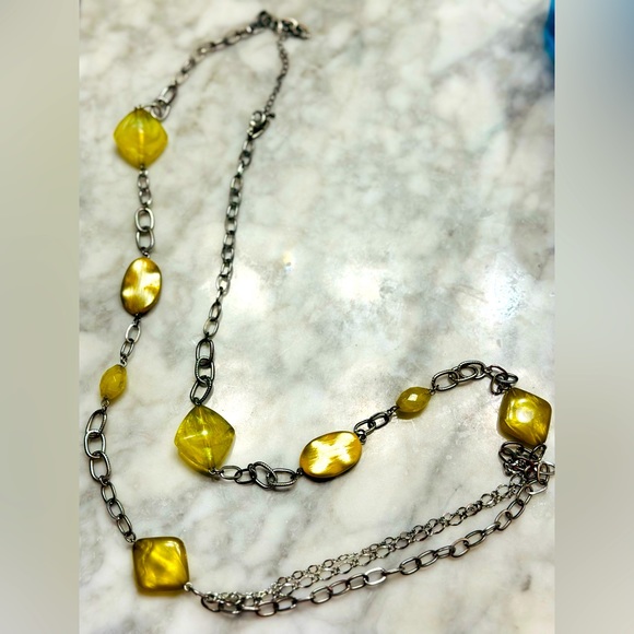 Jewelry - Silver tone fashion necklace